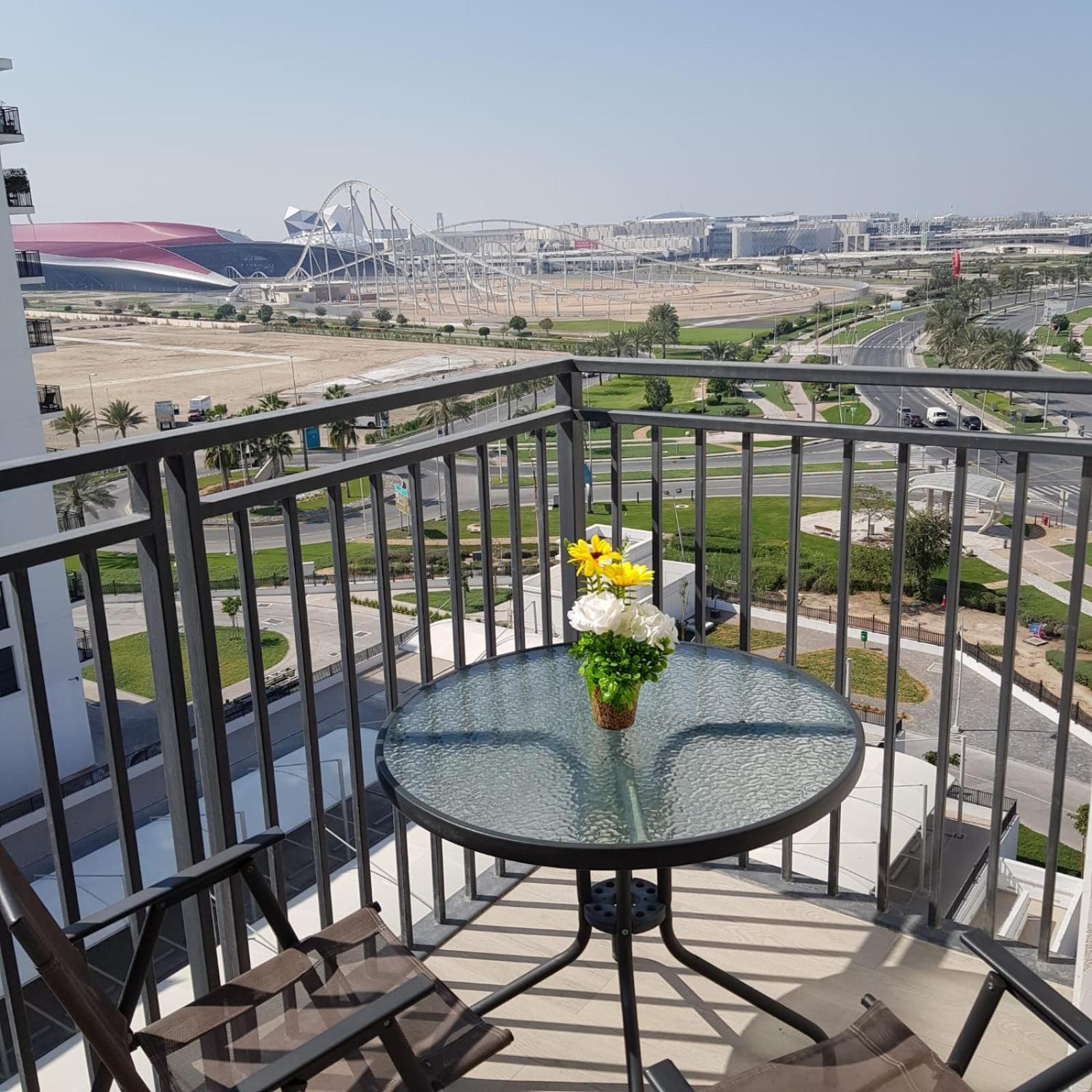 B8 Studio Close To Formula 1 With Ferrari World View Apartamento Abu Dhabi Exterior foto